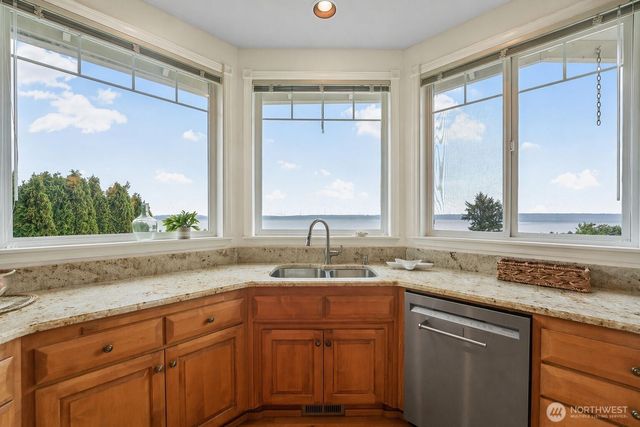 1411 Crestview Drive, Camano Island, WA 98282