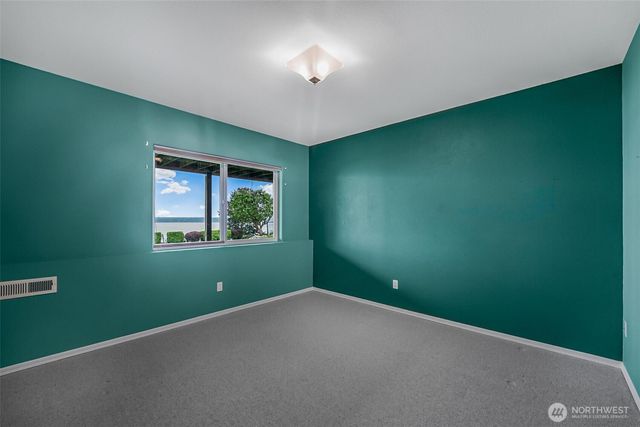 1411 Crestview Drive, Camano Island, WA 98282