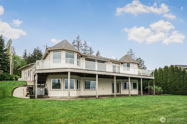 1411 Crestview Drive, Camano Island, WA 98282