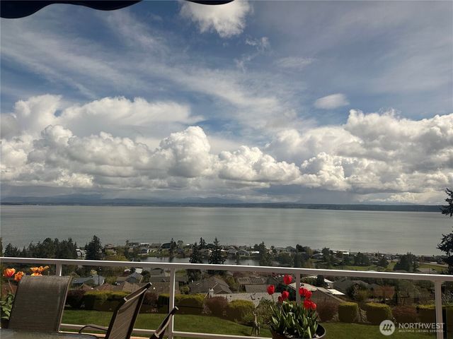 1411 Crestview Drive, Camano Island, WA 98282