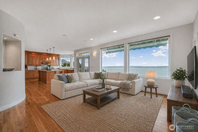 1411 Crestview Drive, Camano Island, WA 98282