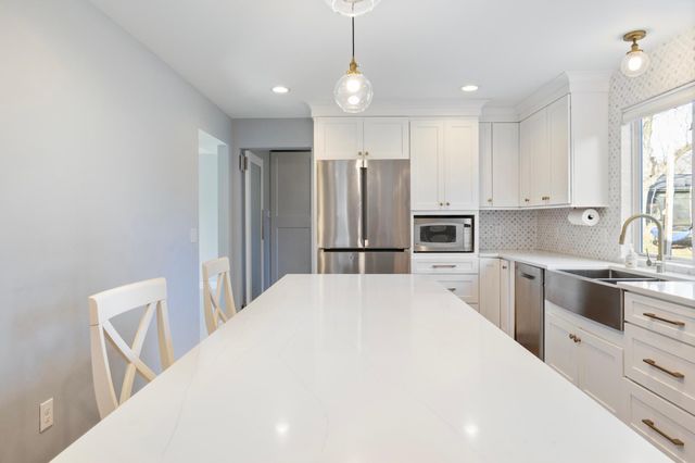 9609 Vincent Avenue S, Bloomington, MN 55431