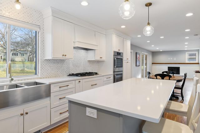 9609 Vincent Avenue S, Bloomington, MN 55431