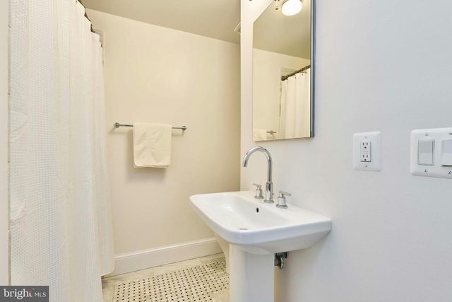 205 N FILLMORE ST, Arlington, VA 22201