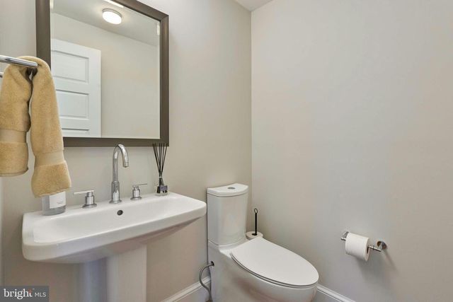 205 N FILLMORE ST, Arlington, VA 22201