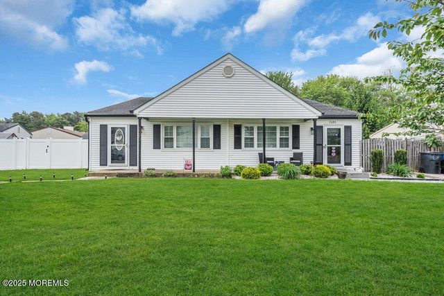 2090 Lamplighter Drive, Toms River, NJ 08753
