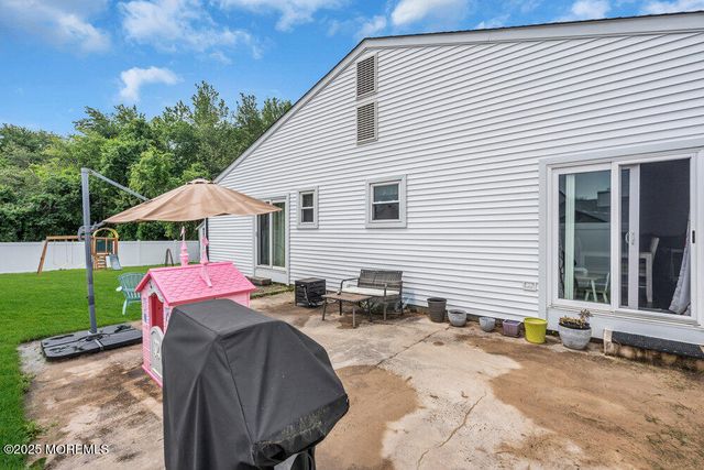 2090 Lamplighter Drive, Toms River, NJ 08753