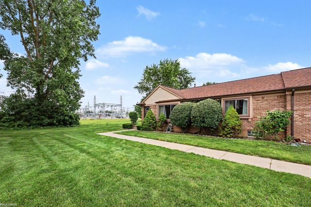 16958 Kingsbrooke Drive, Clinton Twp, MI 48038