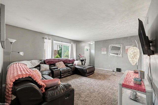 16958 Kingsbrooke Drive, Clinton Twp, MI 48038