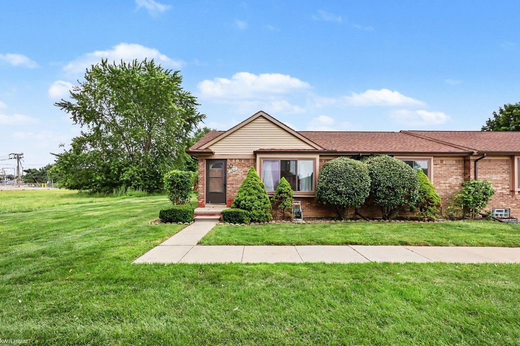 16958 Kingsbrooke Drive, Clinton Twp, MI 48038