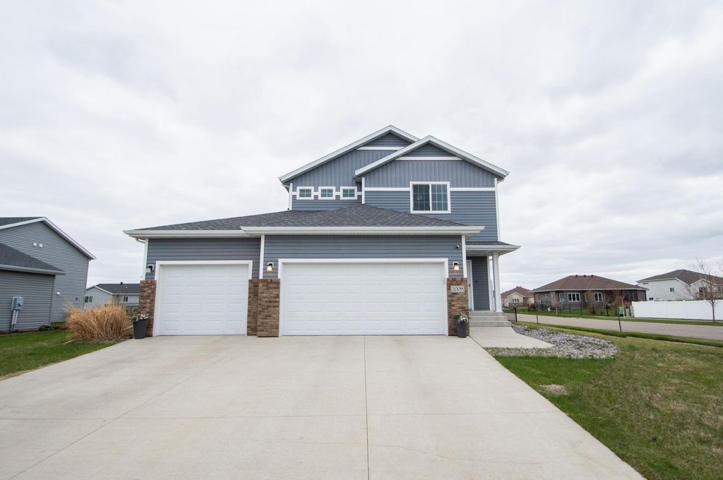 2009 42nd Street S, Moorhead, MN 56560