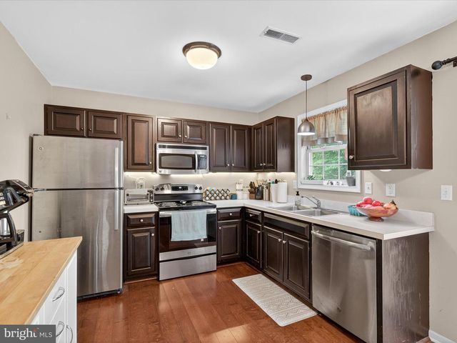 45 DEEP HOLLOW LN, Lancaster, PA 17603