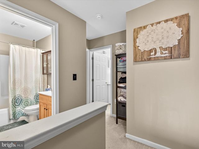 45 DEEP HOLLOW LN, Lancaster, PA 17603