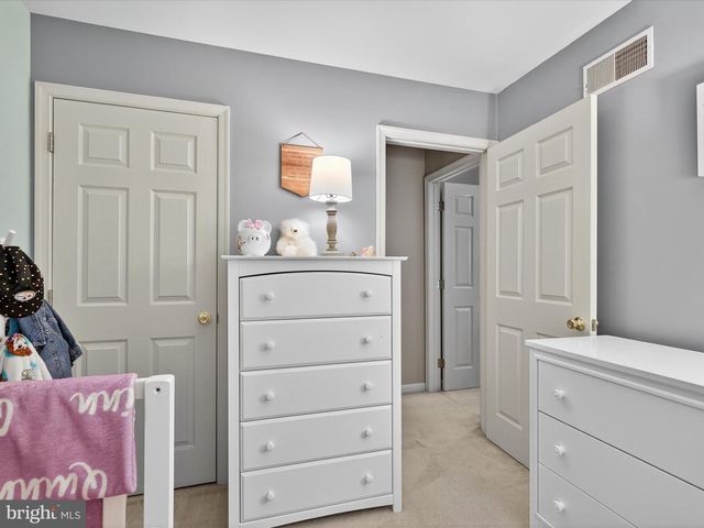 45 DEEP HOLLOW LN, Lancaster, PA 17603