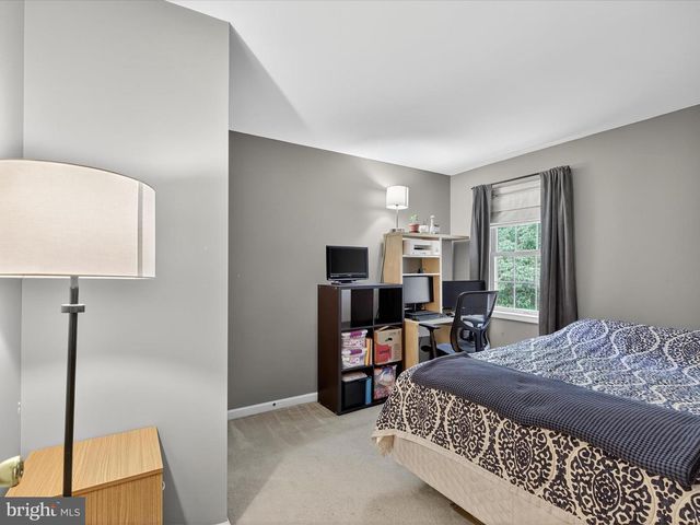 45 DEEP HOLLOW LN, Lancaster, PA 17603