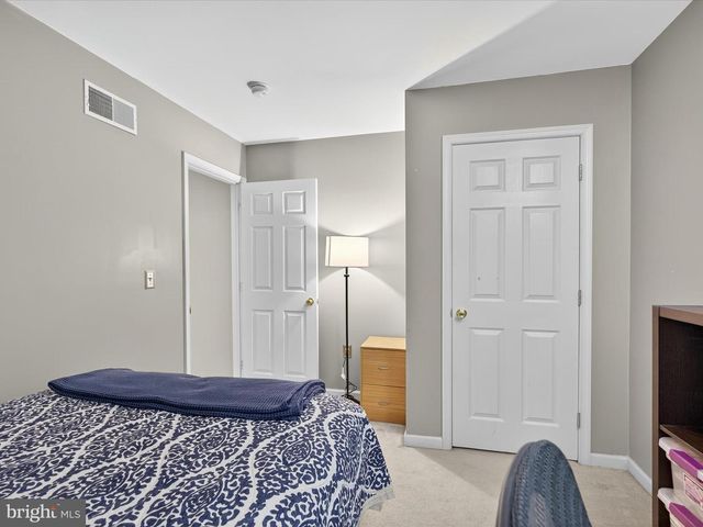 45 DEEP HOLLOW LN, Lancaster, PA 17603
