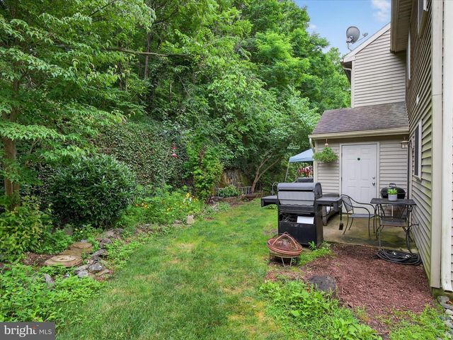 45 DEEP HOLLOW LN, Lancaster, PA 17603