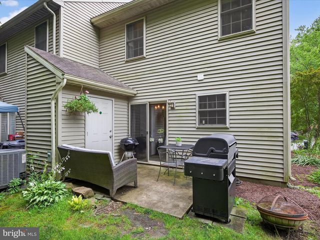 45 DEEP HOLLOW LN, Lancaster, PA 17603