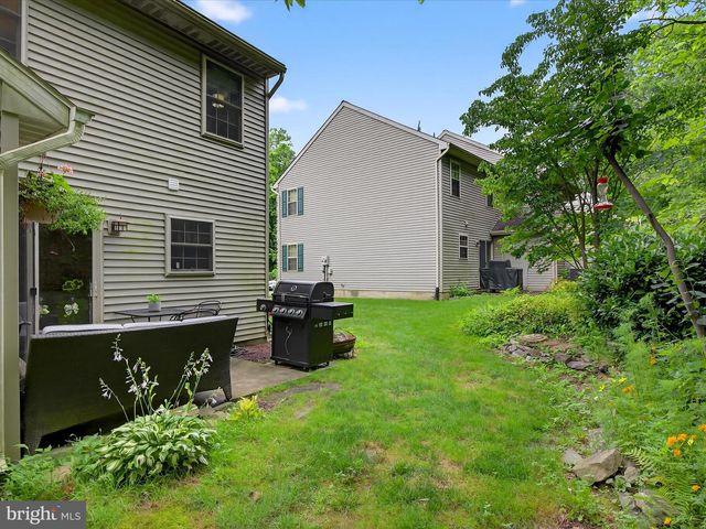 45 DEEP HOLLOW LN, Lancaster, PA 17603
