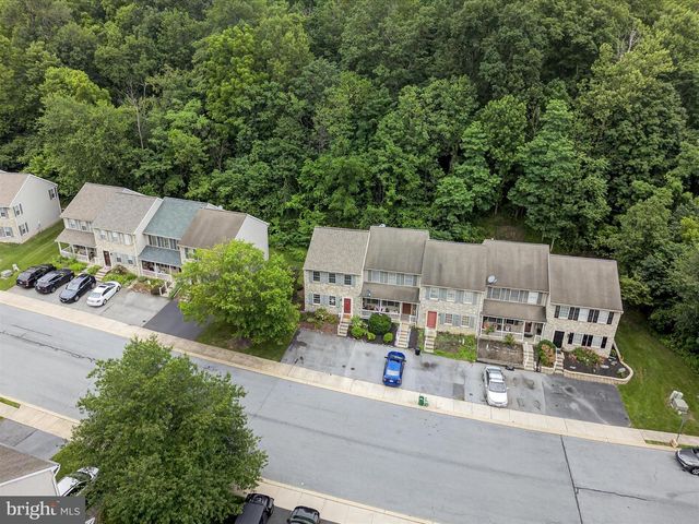 45 DEEP HOLLOW LN, Lancaster, PA 17603