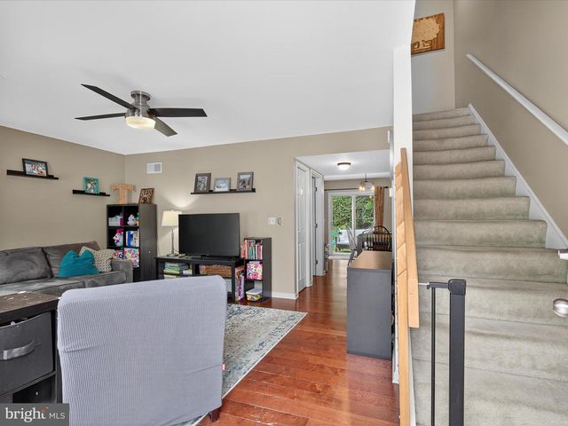 45 DEEP HOLLOW LN, Lancaster, PA 17603