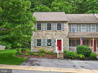 45 DEEP HOLLOW LN, Lancaster, PA 17603