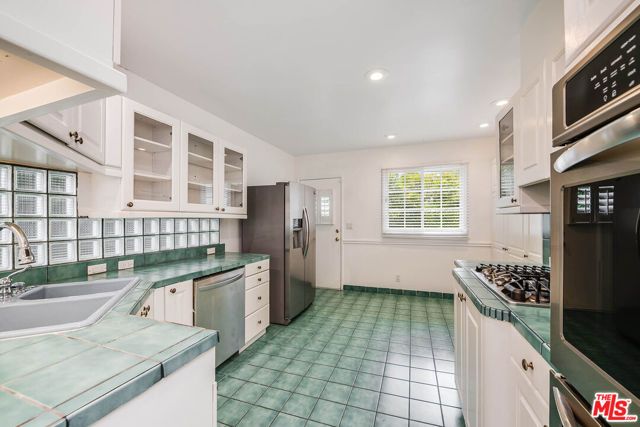 4309 Gentry Avenue, Los Angeles, CA 91604