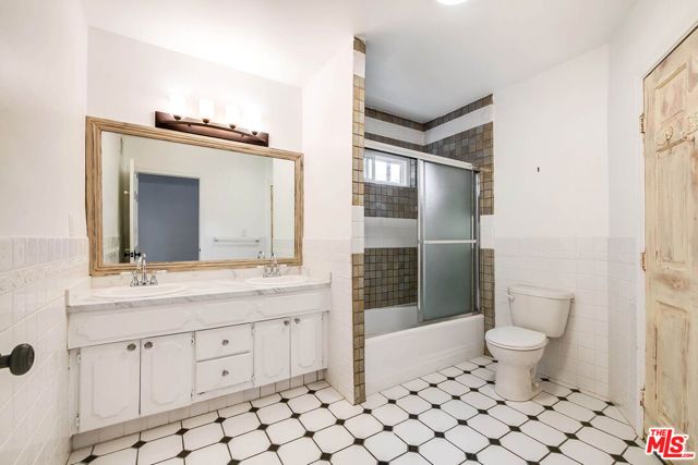 4309 Gentry Avenue, Los Angeles, CA 91604