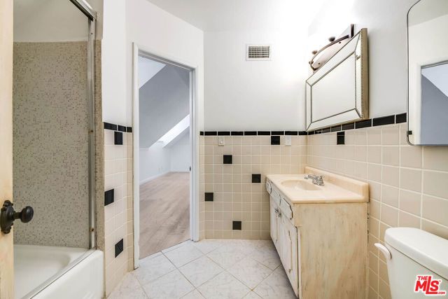 4309 Gentry Avenue, Los Angeles, CA 91604