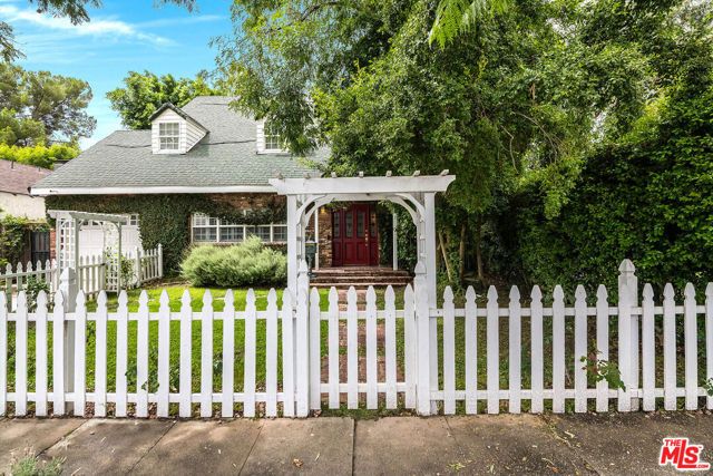 4309 Gentry Avenue, Los Angeles, CA 91604