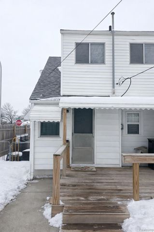 27052 Ridgewood Street, Roseville, MI 48066