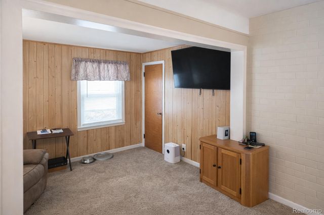 27052 Ridgewood Street, Roseville, MI 48066