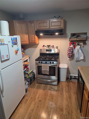 27052 Ridgewood Street, Roseville, MI 48066