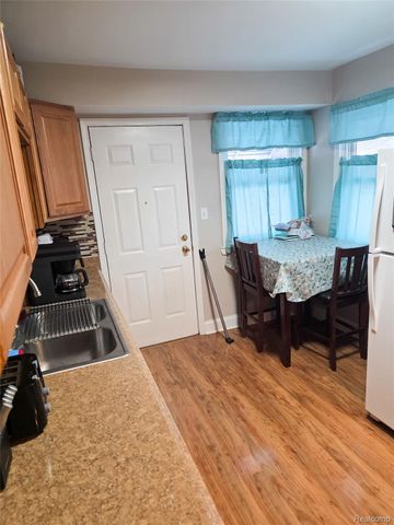 27052 Ridgewood Street, Roseville, MI 48066