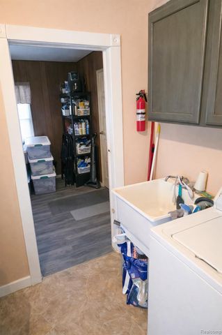 27052 Ridgewood Street, Roseville, MI 48066