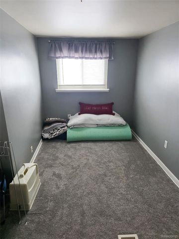 27052 Ridgewood Street, Roseville, MI 48066