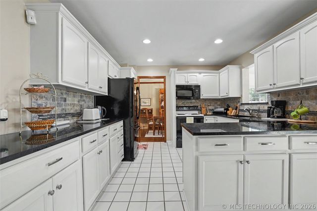 6710 S 29th West Avenue, Tulsa, OK 74132