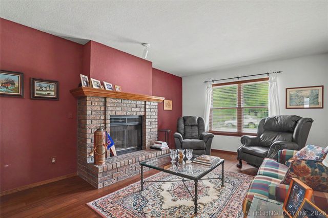 6710 S 29th West Avenue, Tulsa, OK 74132