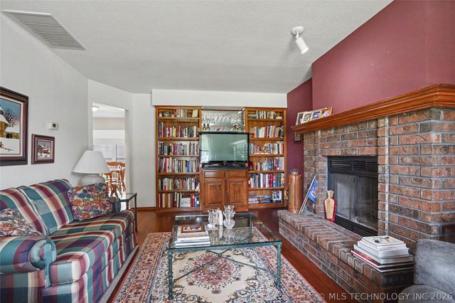 6710 S 29th West Avenue, Tulsa, OK 74132