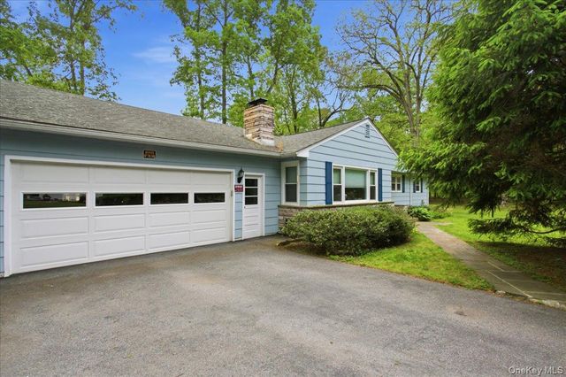 41 Greentree Drive S, Hyde Park, NY 12538