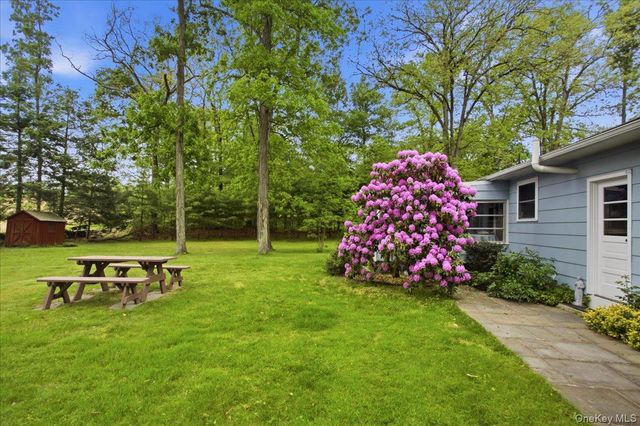 41 Greentree Drive S, Hyde Park, NY 12538