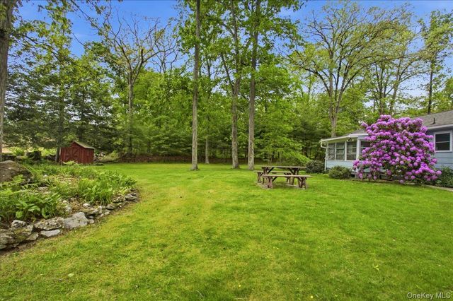 41 Greentree Drive S, Hyde Park, NY 12538