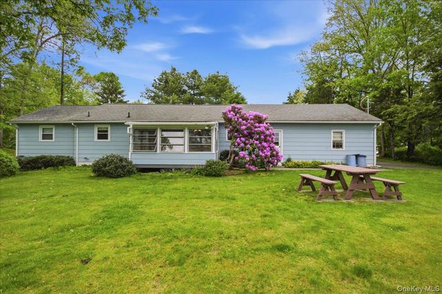 41 Greentree Drive S, Hyde Park, NY 12538