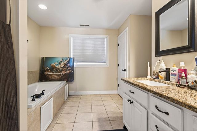 1 Scenic Lane, Hudson, NH 03051