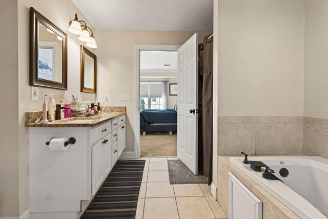 1 Scenic Lane, Hudson, NH 03051