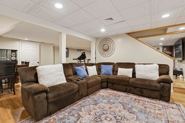 1 Scenic Lane, Hudson, NH 03051