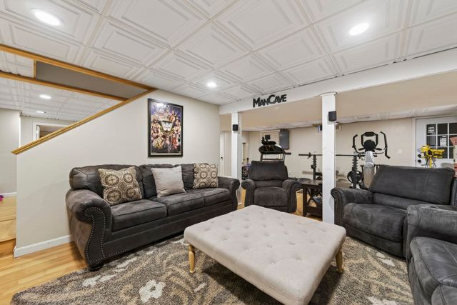 1 Scenic Lane, Hudson, NH 03051