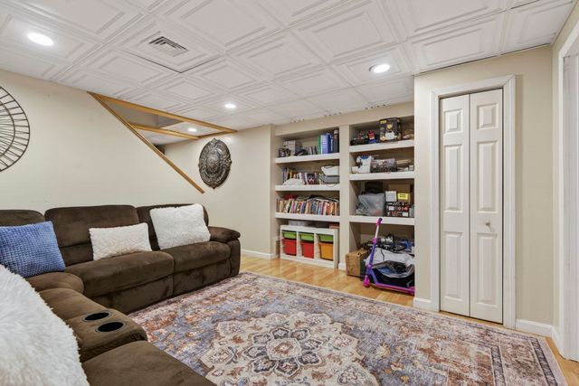 1 Scenic Lane, Hudson, NH 03051