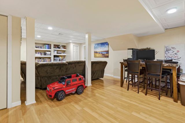 1 Scenic Lane, Hudson, NH 03051