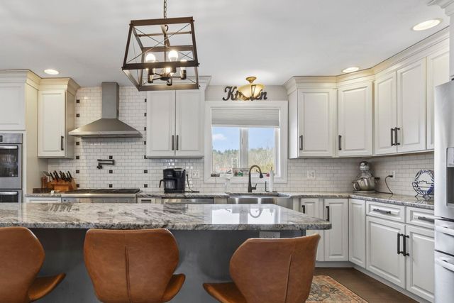 1 Scenic Lane, Hudson, NH 03051